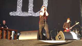 Michael Patrick Kelly Flüstertoncover AlmasedArena Uelzen 10082018 [upl. by Yenffad700]