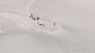 Mueren tres españoles tras una avalancha de nieve en Suiza [upl. by Mylan]