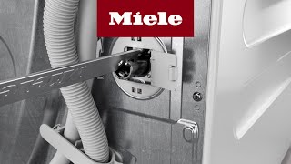 Hoe gebruik ik de haaksleutel voor de transportbeveiliging van mijn wasmachine  Miele [upl. by Keynes]