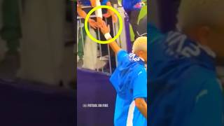 Este hincha le robó el anillo a Neymar futbol neymar shorts [upl. by Lonny]