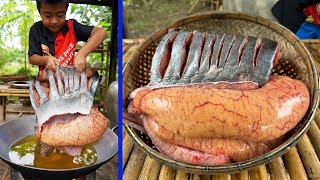 Wow Fish egg is so good Yummy big fish with fish eggs cooking  Chef Seyhak [upl. by Annahsor]