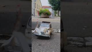 Retour vers le passé avec cette sublime 2CV RC custom de chez Tamiya [upl. by Anua811]