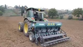 Nuova Seminatrice Regina Modello quotPLUSquot  New Model of Regina Seed drill quotPLUSquot [upl. by Nimref433]