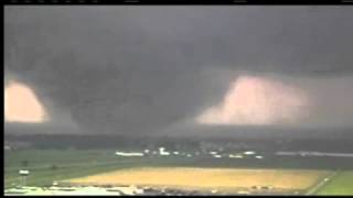 Al menos 91 muertos por un tornado gigantesco en Oklahoma [upl. by Fredi868]