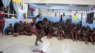 Beautiful African singing and dancing Ngizohamba kancane ngibalabala matshe [upl. by Rizan]