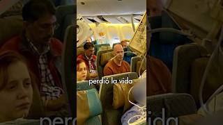 ¡Terror en el aire Así se vivió la turbulencia extrema en avión de Singapore Airlines shortsvideo [upl. by Nedry828]