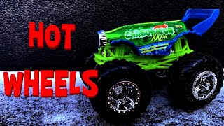 Carbonator XXL  Hot Wheels Monster Trucks [upl. by Suinuj711]