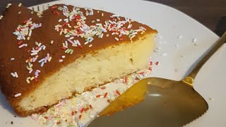 Gâteau au yaourt moelleux  La Recette Parfaite [upl. by Ayerdna446]