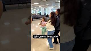 Bromas en el aeropuerto pt1🤪✈️ con LARACAMPOS y LosMeniquesDeLaCasa [upl. by Hgielrebmik982]