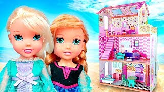 ❄️ ELSA AND ANNA Build Their NEW PALACE  Frozen Dolls [upl. by Alexandro]