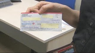 Un empleado del metro de Madrid encuentra un cheque millonario [upl. by Fahey]