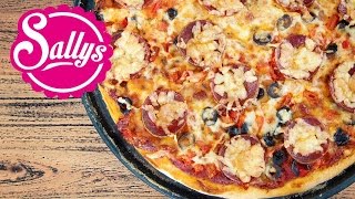 Pizza Rezept  Grundrezept Pizzateig amp schnelle Soße  Sallys Welt [upl. by Hyozo532]