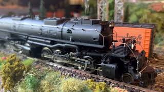 H0 Union Pacific 4005 „Big Boy“ Steam Locomotive [upl. by Naujit]