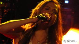 Anna Vissi  Den thelw na Ksereis Gkazi Dwdeka Live [upl. by Powder709]