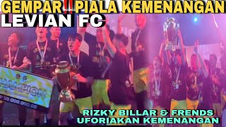 DETIK2 RIZKY BILLAR amp FRENDS GOTONG PIALA KEMENANGAN JUARA 1 LIGA TOBABOY FC [upl. by Airreis]