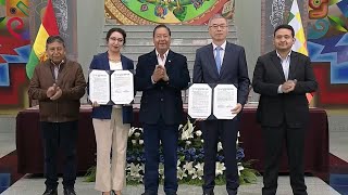 Bolivia firma convenio con consorcio chino para la extracción directa de litio  AFP [upl. by Siednarb]