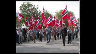 Det går et festtog gjennom landet [upl. by Sharity]