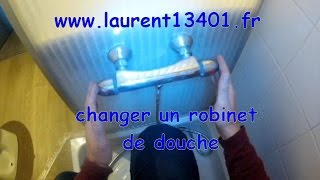 Changer un robinet de douche [upl. by Suivatal239]