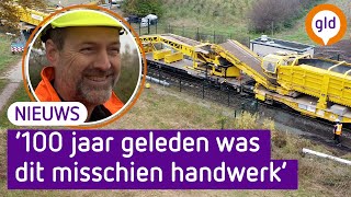 Deze GIGANTISCHE TREIN vervangt AL RIJDEND het spoor [upl. by Heger]