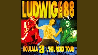 Houlala  Live [upl. by Deehan]