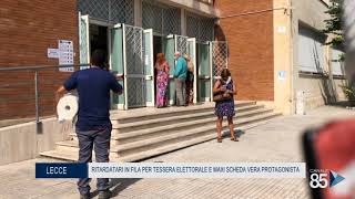 21 Settembre 2020 Lecce Ritardatari in fila per tessera elettorale e maxi scheda vera protagonis [upl. by Assillim829]