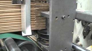 Maquina para hacer caja de carton corrugado sammex [upl. by Ennaitsirk]