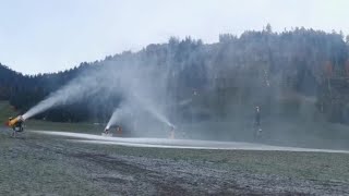 Sulle Dolomiti in funzione i cannoni sparaneve [upl. by Ijuy]