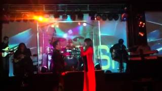 H Agapi Einai Thiella  Adonis Lyras amp Maria Maroulis  Kinisi Live 2542014 [upl. by Nylkaj]