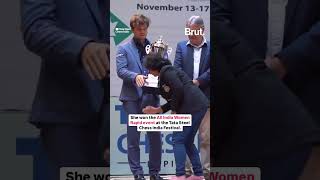 World chess champion Magnus Carlsen was left beaming when an Indian chess player touched his feet [upl. by Leval646]