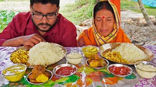 Eating Sada Bhaat Fulkopi Moong Dal Alu OLkopi Bhaja Misti Kumro Alu Torkari Chutney Payesh [upl. by Karsten966]