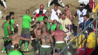 Il calcio storico fiorentino fra botte e spettacolo [upl. by Buerger990]