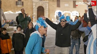 ArgentinaFrancia anche a Perugia la festa in piazza «Diego en el cielo lo podemos ver» [upl. by Glanti]