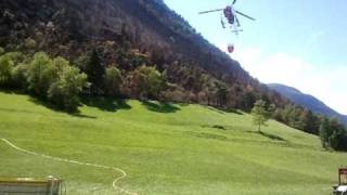 Helikopter holt Wasser Air Zermatt [upl. by Kimberlyn]