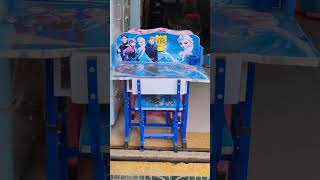 A school desk with quotFrozenquots characters 😊❄️❄️❄️❄️❄️❄️ [upl. by Shellans]