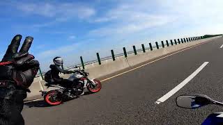 Suzuki Gsxr600 vs Yamaha MT09 acceleration [upl. by Ailaro731]