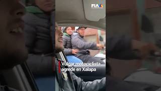 Vulgar motociclista agrede a automovilista que no le permitió rebasar [upl. by Beaston]