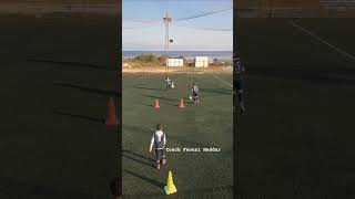 Pass appel de balle scanning contrôle pied gauche pass pied droit U10 warm up passing drill soccer [upl. by Namzzaj]