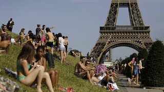 À Paris la Seine permet de refroidir le Louvre et déviter dabuser des climatiseurs [upl. by Lowrie]