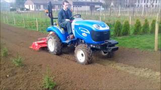 Frezen met New Holland Boomer 25 [upl. by Hassadah]