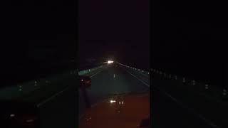 Captan el momento en que intentaron asaltar al conductor de un trailer en la autopistaPueblaOrizaba [upl. by Lodge]