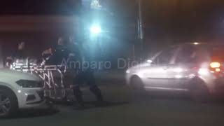 Colisã0 entre um carro e uma moto  na avenida Europa 221124 Amparo sp [upl. by Shute656]