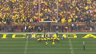 HD Denard Robinson 42 yard rush TD against Ohio State [upl. by Llenaj798]