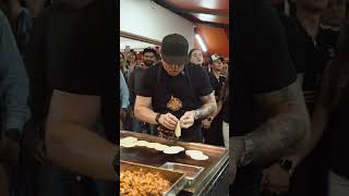 Canelo com su hermano rica vendiendo tacos [upl. by Novhaj639]