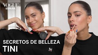 Tini look diario en tonos tierra y eyeliner perfecto  Secretos de Belleza  VOGUE España [upl. by Aneeled]