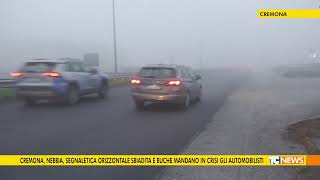 Cremona nebbia segnaletica orizzontale sbiadita e buche mandano in crisi gli automobilisti [upl. by Yecad]