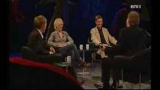 Øystein Sunde spiller Sånn ere bare på Fredrik Skavlan show [upl. by Arjan460]