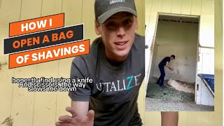 Evan’s method for fast opening of a bag of horse shavings by hand no tools horse equestrian [upl. by Dviad]