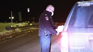 Incursion dans le quotidien des policiers de Longueuil en temps de couvrefeu  Reportage [upl. by Yruoc]