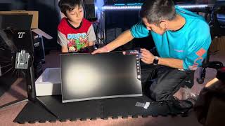 Unboxing and Quick Look at msi Optix G271CP 27 Curved Monitor [upl. by Nuahsed]