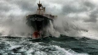 Pilot boat and ships Storm Isha [upl. by Seftton]